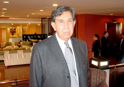 El lider izquierdista mexicano Cuauhtémoc Cárdenas asistió como invitado a la juramentacion de Evo Morales.