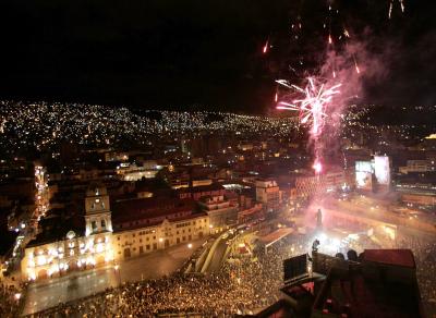 El color, la música y la participación ciudadana realzaron la celebración, que convirtieron a la urbe paceña en una fiesta, con una imagen muy distinta a la caracterizada por la violencia y las protestas sociales de los últimos años.