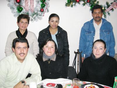gr_23012006 1 
Irene Romero, Elizabeth de la Rosa, Felipe Belmonte, Óscar Sotelo, Laura Rangel y María del Refugio Rangel