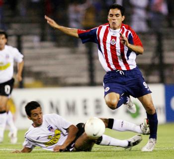 El primer gol mexicano fue como un balde de agua fría para la hinchada local, entusiasmada hasta entonces con la presión constante y vistosa de su equipo.