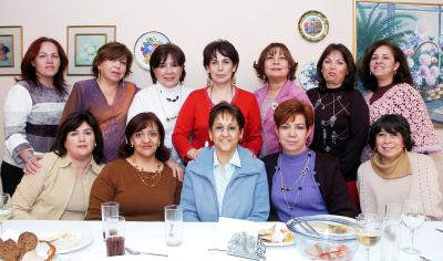 gr_22012006 
 Con motivo de su cumpleaños , Ernestina Limas de Grado disfrutó de una agradable reunión con amigas y familiares.