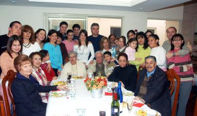gr_22012006 
Familia Portales en su reunión navideña.