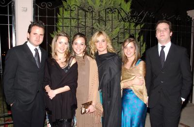 gr_22012006 
José Antonio Yora, Marcia de Yora, Martha Lucía Treviño, Paola Treviño,Yanale Yora y Alberto Treviño