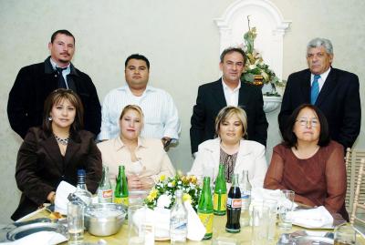 gr_22012006 
Liadia y Alejandro Díaz, Omar y Lupita Tovar, Francisco y Rosy Álvarez y Arturo y Angelia Ávila.