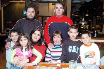 gr_22012006 
Sergio y Laura Rivera, Gerardo y Carmen Ruiz, Diego, Sergio, Daniela y Jorge Rivera