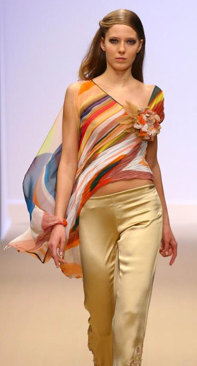 La modelo luce un diseño de Danny Atrache