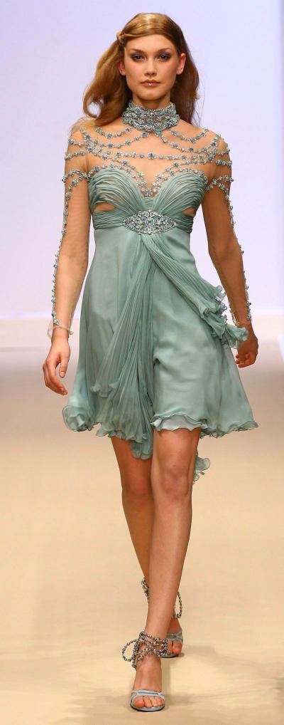 La modelo luce un diseño de Danny Atrache