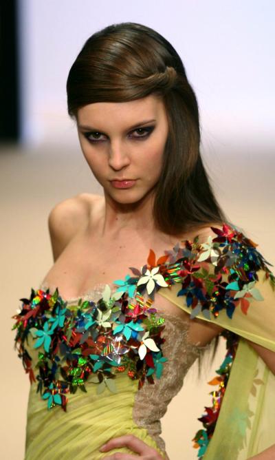 La modelo luce un diseño de Danny Atrache