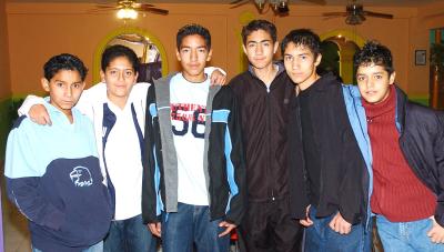 gr_26012006 
Alan Favila, Jorge Niño, Óscar Murrillo, José Verdeja y Víctor Manuel Márquez, acompañaron a Abelardo Rodríguez en la fiesta que le organizaron sus papás
