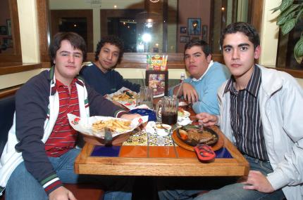 chi_26012006 
Víctor González, Héctor Cruz, Manuel Valenzuela y Daniel García