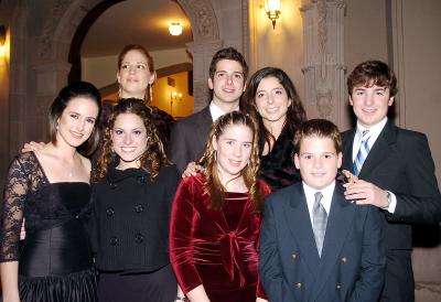 gr_27012006 
 Isabel, Ángel, Mary Sesma, Laura Córdoba, Ignacio, Pablo, y Lucía Sáenz y Cristy Bremer.