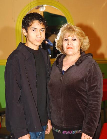 chi_29012006 Abelardo Rodríguez Ulloa junto a su mamá Guillermina Ulloa de Rodríguez.