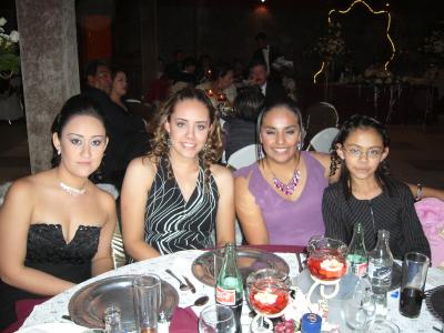va_29012006 
Nesvy Padilla Herrera, Claudia Manzanera, Aydé Ambriz y Mayra Manzanera