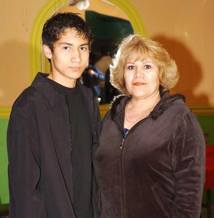 chi_29012006 
Abelardo Rodríguez Ulloa junto a su mamá Guillermina Ulloa de Rodríguez.