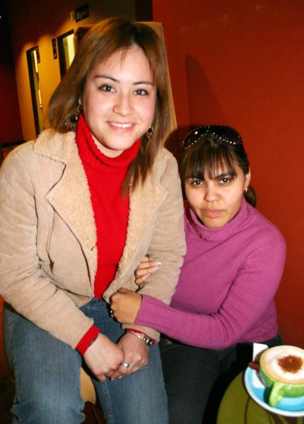 chi_29012006 
Flor Hernández y Yadira Cortez.