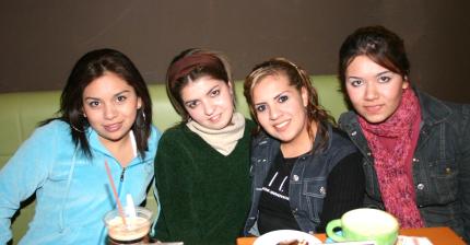 chi_29012006 
Paola Torres, Gina Nieto, Karina Miramontes y Montse Bermúdez