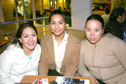 ch_30012006 
Amparo Olhagaray, Angélica Muro y  Cinthya Ávila.