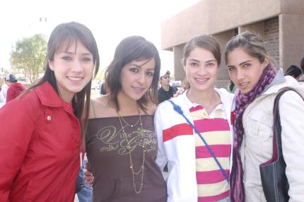 ch_31012006 
Fernanda García, Rosario Salas, Zaida Giacomán y Sara Escalante.