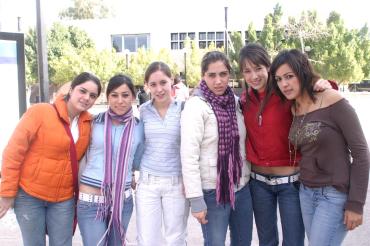 gr_01022006 
Areli Giacomán, Sara Escalante, Ana Viesca, Katya Martínez, Ale Madero y Rosario Salas.