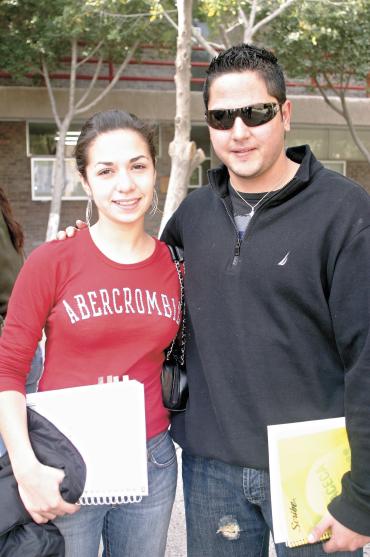 ch_01022006 
Laura García y Héctor Jaime.