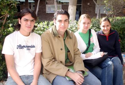 ch_02022006 
Alejandro López, Eduardo Holguín, Caty Buchaman y Grace de la Garza.