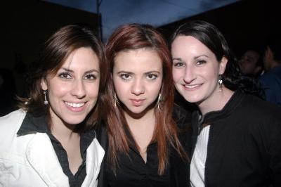 ch_02022006 
Ana Laura Muñoz, Yunue Acuña y Lucy Renau.
