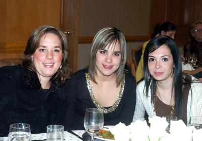 va_02022006 
Gabriela Jiménez de González, Daniela de Cano y Belinda VIllarreal.
