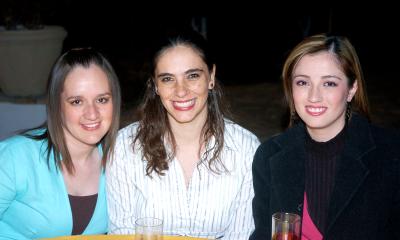 ch_05022006 
Patricia de Ayala, Amira de Bonilla y Karla de Saracho.