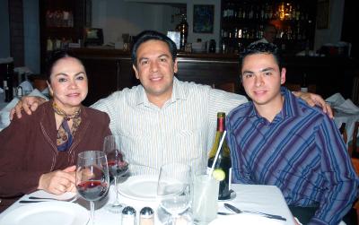 va_05022006 
Eugenia Romo de Garda, Ernesto Gardea González y Ernesto Gardea Romo
