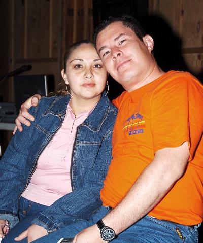 pa_05022006 
 Steve Patiño y Patricia Cepeda