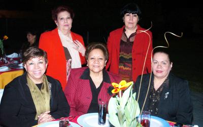 gr_05022006 
Jose de Ruiz, Lupina de Zamorano, Aurorita de López, Sofi de Hermosillo y María Luisa de Caro.