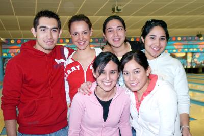 gr_05022006 
Julián Ayup, Andrea Navarro, Marisú del RIvero, Paulina Pereches, María José López y Diana Trujillo