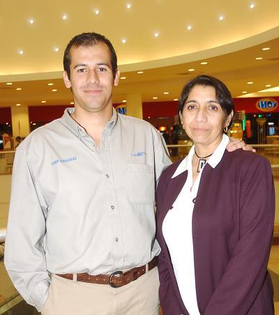 va_05022006 
 Yahir González y Élida Ávalos