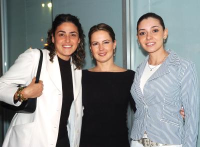 ch_08022006 
Nina Flores, Laura López de Mansur y Marisol Ortiz.