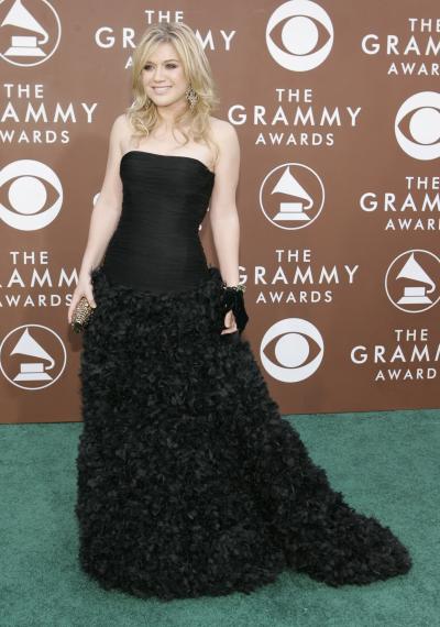 Kelly Clarkson, muy elegante