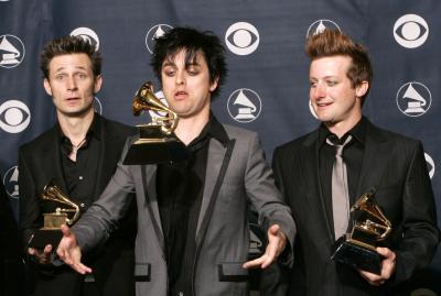 El disco del año fue para Green Day por Bulevard of Broken Dreams; artista revelación fue para John Legend quien antes obtuvo en mejor actuación solista masculino en R&B y mejor álbum R&B Get Lifted.