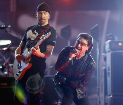 Además de arrasar con los premios, U2 también ofreció una actuación emotiva cuando cantaron su éxito 'Vertigo', y junto con la reina de R&B Mary J. Blige interpretaron con fervor su tema clásico 'One'.
