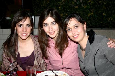 ch_09022006 
Fernanda Dueñes, Paola Muye y Judith Hernández.