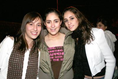 ch_09022006 
Paulina, Marytere y Claudia.
