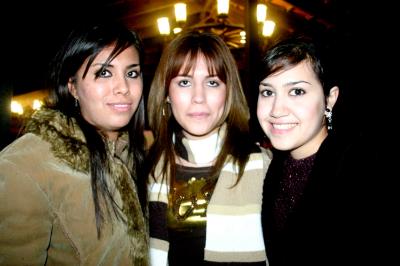 ch_10022006 
Diana Escalera, Ari Urrutia y Mayté Galindo.