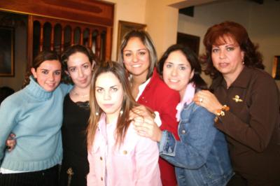 gr_10022006 
Tuty López, Paulette de Mendoza, Karla Vázquez, Gina Lastiri, Erin de López y Cris Frausto.