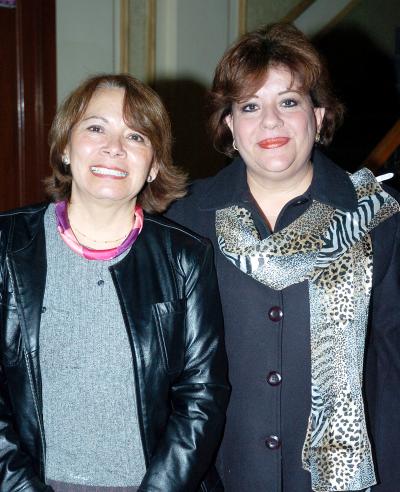 va_11022006 
Angélica de Urrutia y Laura de Carrillo.