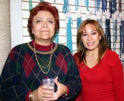 va_11022006 
Silvia Aragón y Margarita Barker.