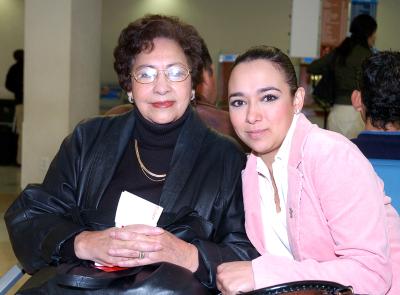 vi_11022006 
 María Luisa Triana viajó a Tijuana, la despidió Melisa Sánchez.