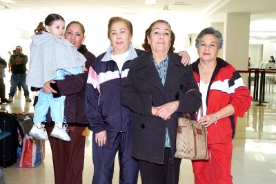 vi_12022006 
Fernanda, Manuela, Elsa, Ana y Silvia Morillón Martínez viajaron a Baja California