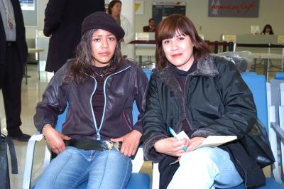 vi_13022006 
Martha y Jazmín Salas viajaron a Tijuana B.C