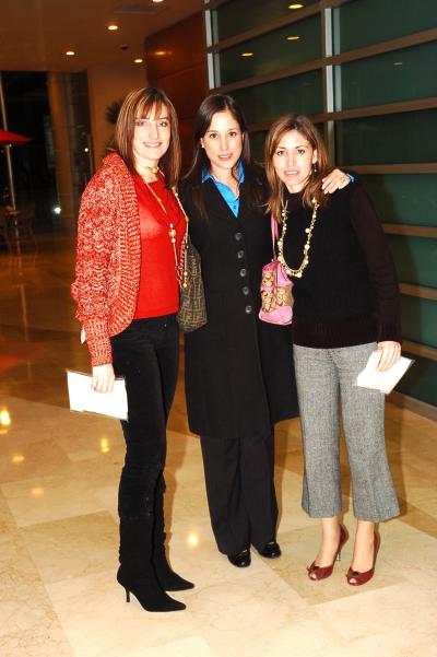 va_12022006 
Valeria Russek, Adriana Díaz de León y Katia Madero