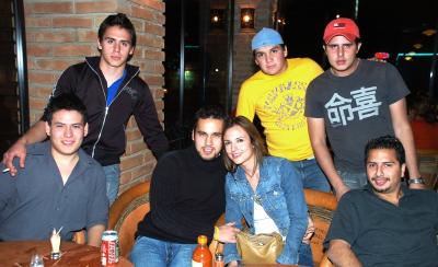 gr_12022006 
César Escajeda, Chuy Mendieta, Ulises Dena, Daniela Hoyos, Gerardo Ortiz, Germán Olague y Miguel Gómez.