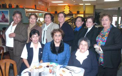 gr_12022006 
Irma Marín, Ofelia Jiménez, Martha Méndez, María Elena LLamas, Lupita Avitia, Gume Monárrez, Santa Ramírez, Adriana Ramírez, Lupita González y Pety Escobedo.