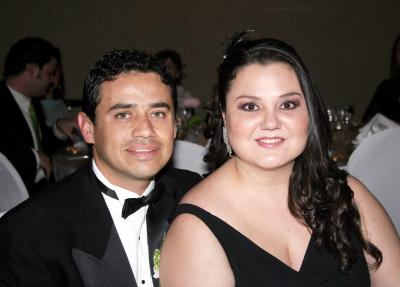 pa_15022006
 Fernando Pedroza y Claudia Villalobos de Pedroza